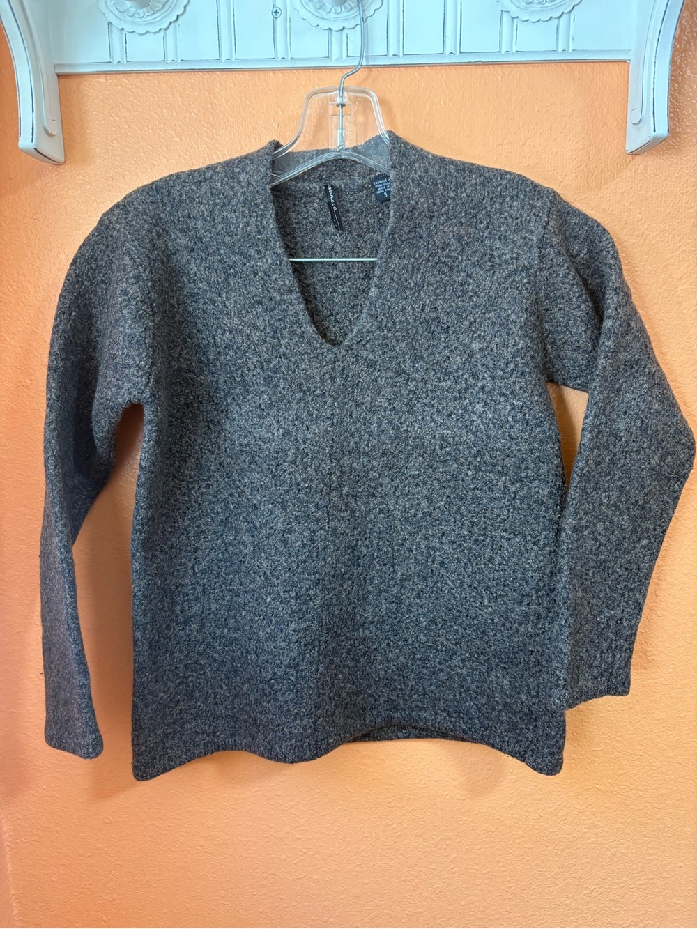 ISDA & CO wool and cashmere blend V neck gray sweater